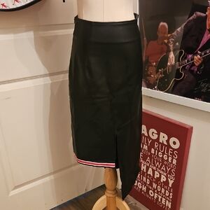 Chic Asymmetrical Black Pu Skirt with Red Accent